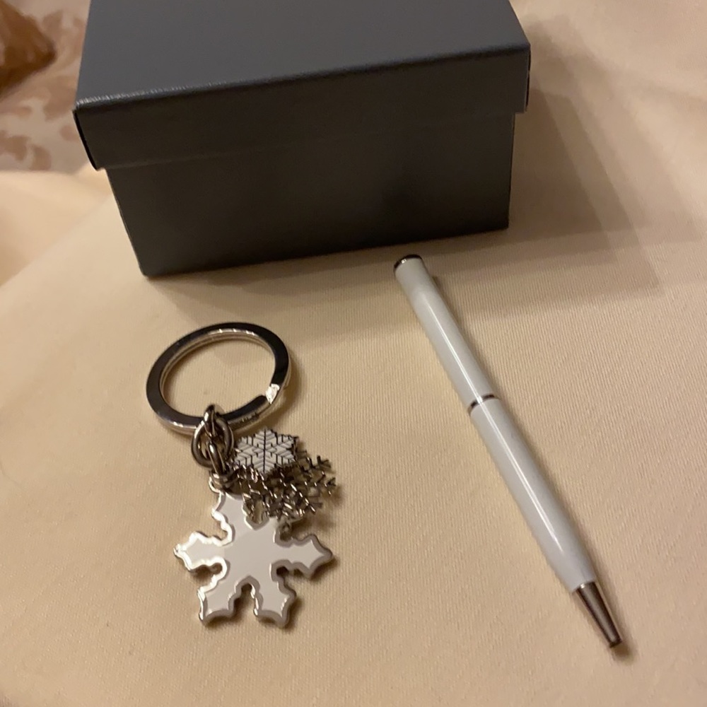 Coach Keychain and Pen Set - Picture 5 of 7